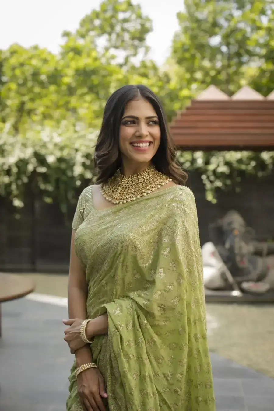 GLAMOROUS INDIAN GIRL MALAVIKA MOHANAN IN GREEN SAREE 7